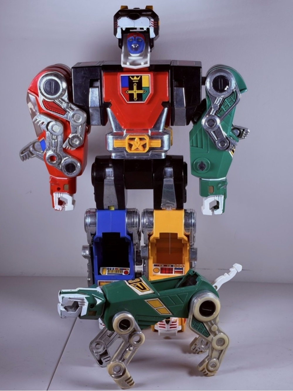 Vintage Voltron 1984 Panosh Place Lion Force action figure